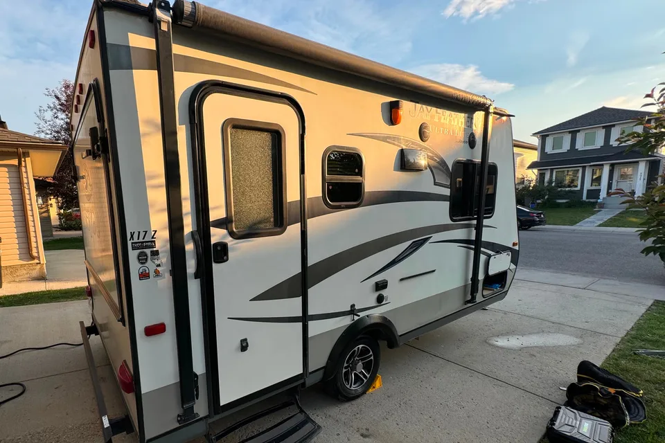 Kids and Pets Friendly SUV towable Jayco X17Z with Theater projector 📽️ Solar Powered Off Grid Ready