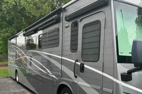 Winnebago Luxury Coach