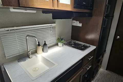 NEW LISTING ! | OSCAR | Forest River Navi 16BH | Vivre la Route !