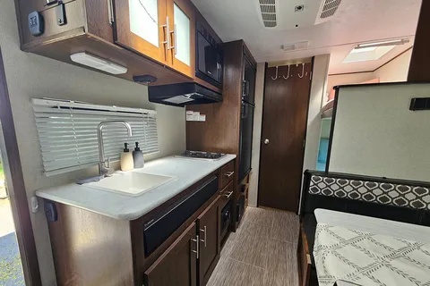 NEW LISTING ! | OSCAR | Forest River Navi 16BH | Vivre la Route !