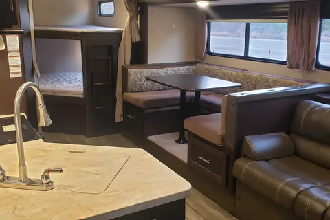 2017 Grey Wolf Cherokee Family Getaway