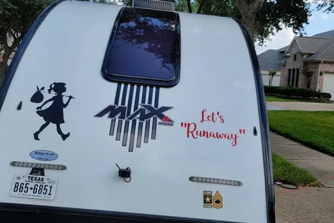 Runaway - a Little Guy Max