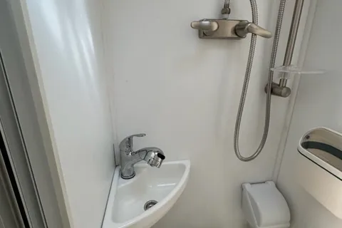 Runaway - a Little Guy Max