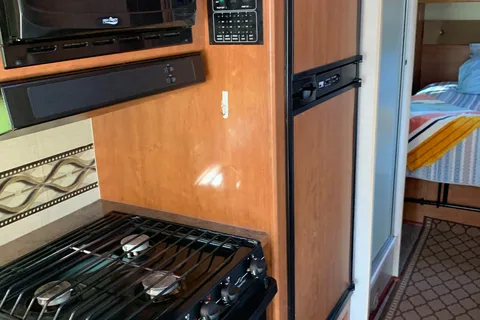 Leslie’s Happy Camper Winnebago Vista Class A
