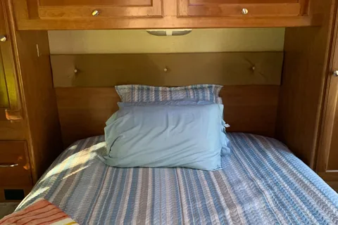 Leslie’s Happy Camper Winnebago Vista Class A