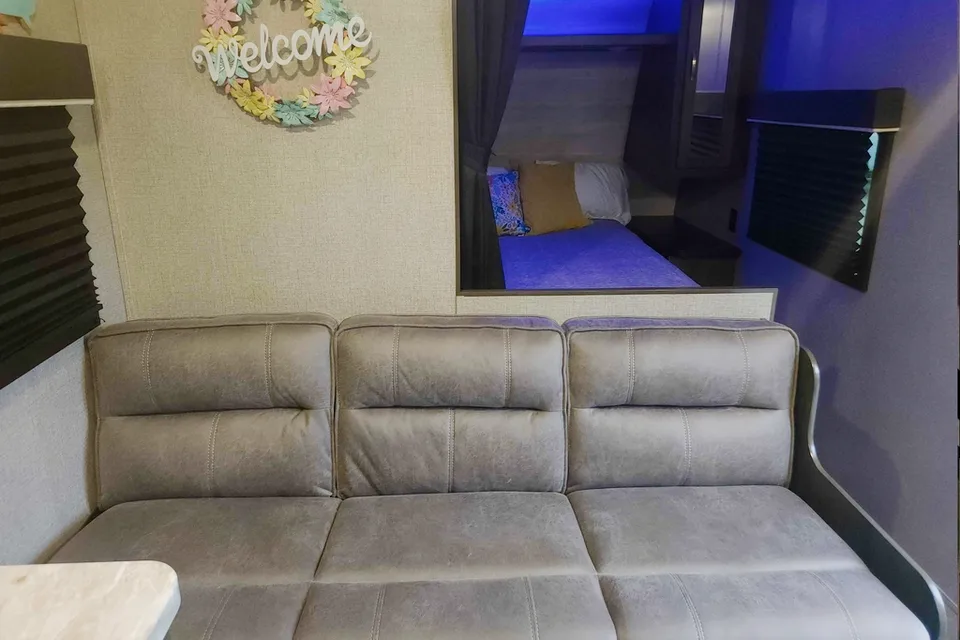 Happy Camper's Jayco Jayflight SLX Travel Trailer