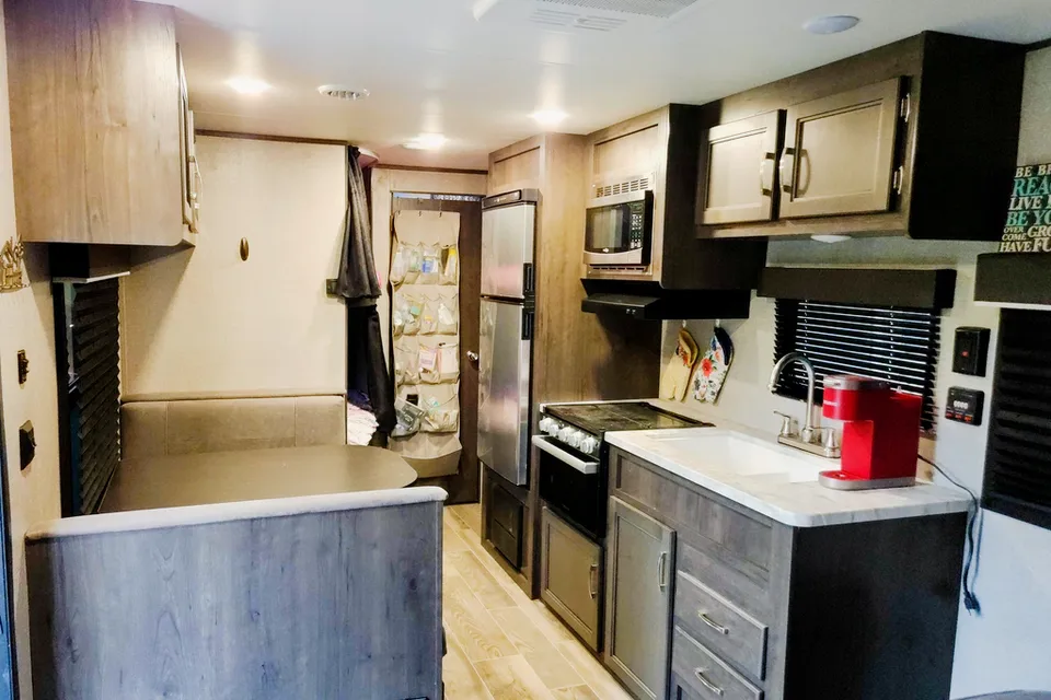 Happy Camper's Jayco Jayflight SLX Travel Trailer
