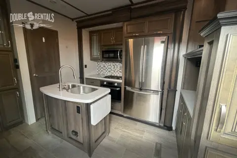 MONTANA Private Master, 1.5 Bath, Spacious Front Living with Hideaway TV and Fireplace