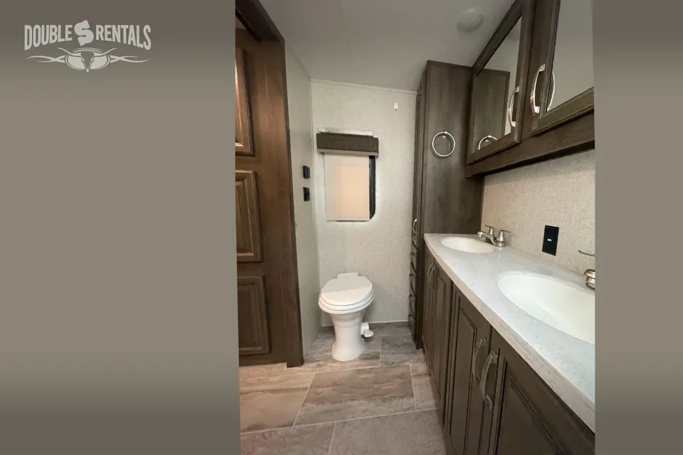 MONTANA Private Master, 1.5 Bath, Spacious Front Living with Hideaway TV and Fireplace