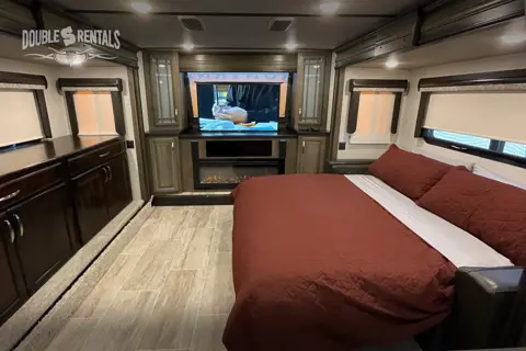 MONTANA Private Master, 1.5 Bath, Spacious Front Living with Hideaway TV and Fireplace