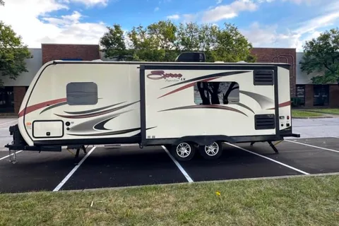 Compact & Cozy Camper with Queen Bed & Spacious Slide-Out