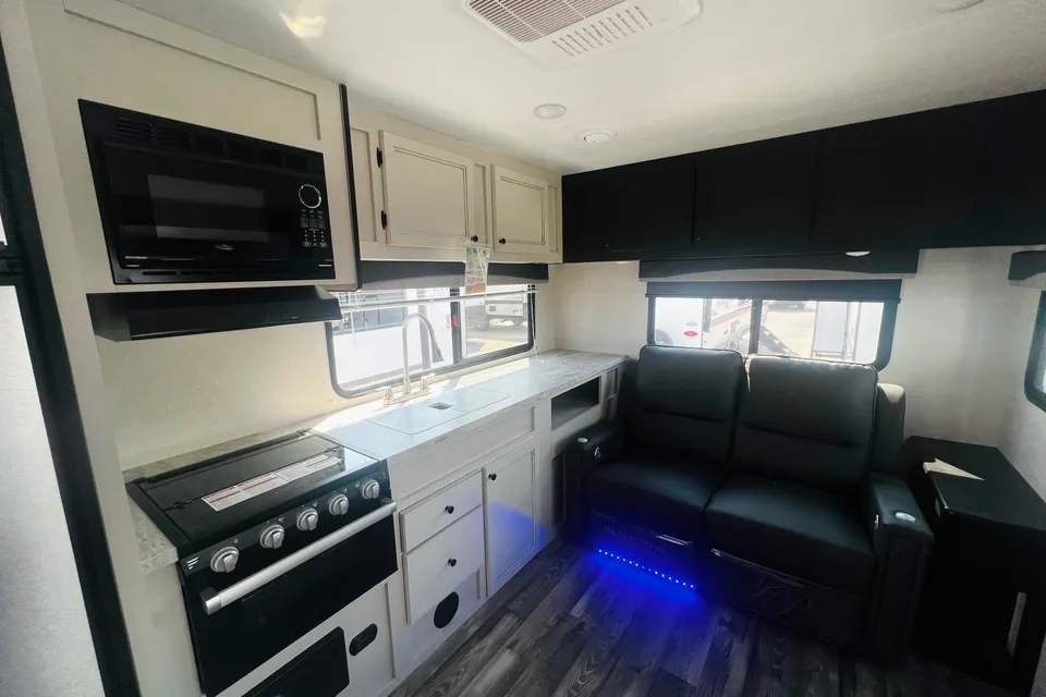 Ryan's Highland Ridge RV 242RL Travel Trailer