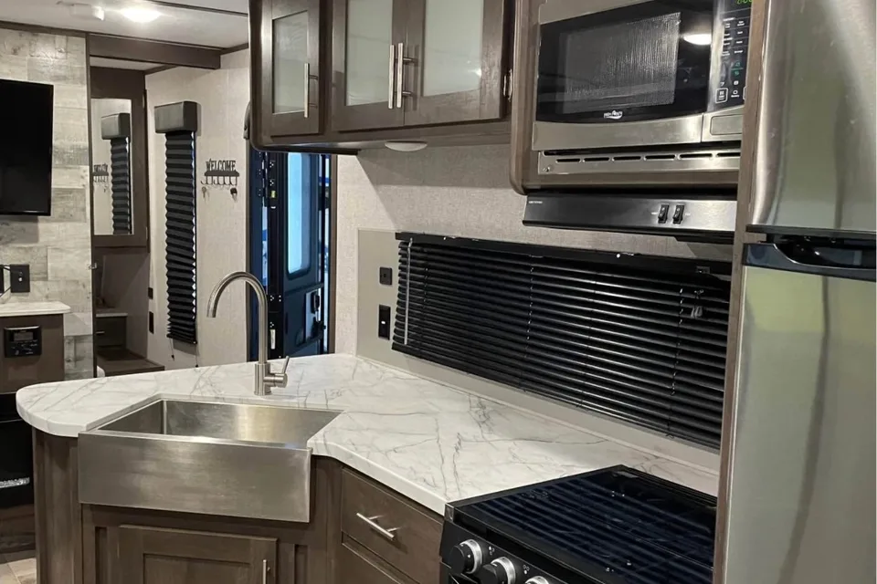 2021 Coleman Lantern 263BH Travel - WiFi Included