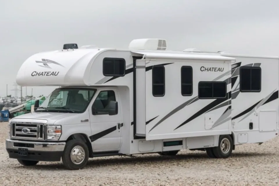 C21 NEW 2024 Chateau Sleeps 8 Luxury Private Master Suite Chateau Class C