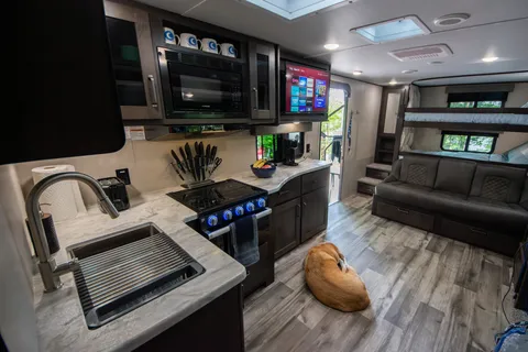 Newer Fully Stocked Camper great for Families or Couples