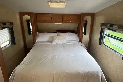 Fortney Fifth Wheel in Mildmay