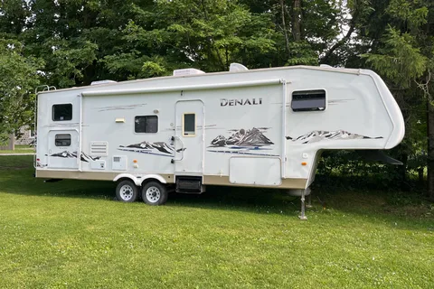Fortney Fifth Wheel in Mildmay
