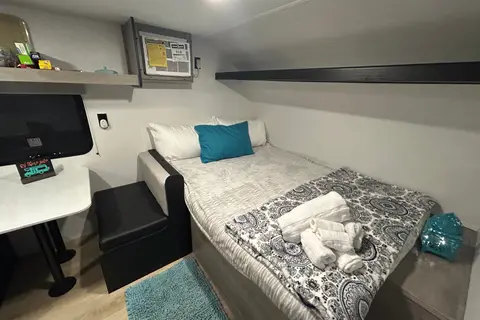 “Holiday Road” Cruiser RV Aviner Travel Trailer