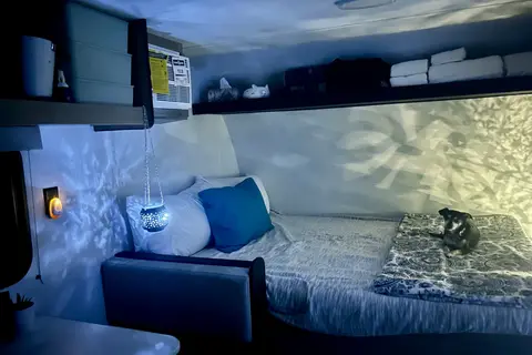 “Holiday Road” Cruiser RV Aviner Travel Trailer