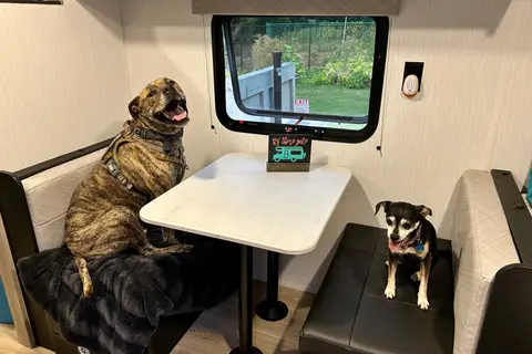 “Holiday Road” Cruiser RV Aviner Travel Trailer