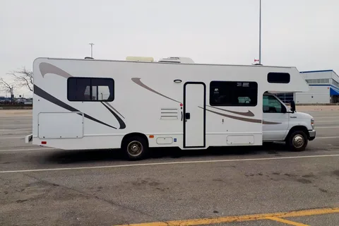 29ft, 8 sleep, Thor Motor Coach Ford E450 Class C