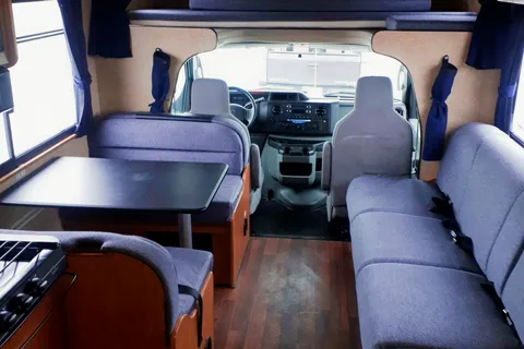 29ft, 8 sleep, Thor Motor Coach Ford E450 Class C