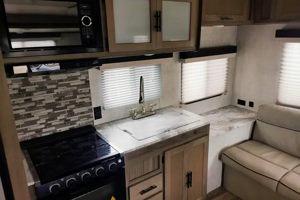 Shane's Grand River 24RLS Travel Trailer