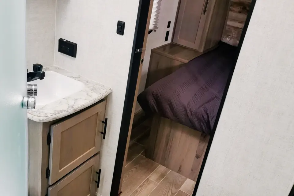 Shane's Grand River 24RLS Travel Trailer