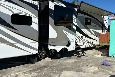 Andy's Crossroads 4001LK Fifth Wheel