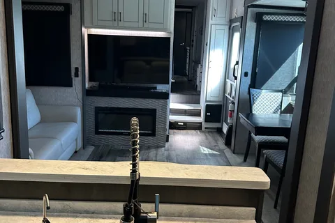 Andy's Crossroads 4001LK Fifth Wheel