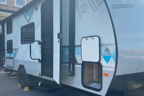 Matt & Sam’s Ibex 19BHEO Travel Trailer