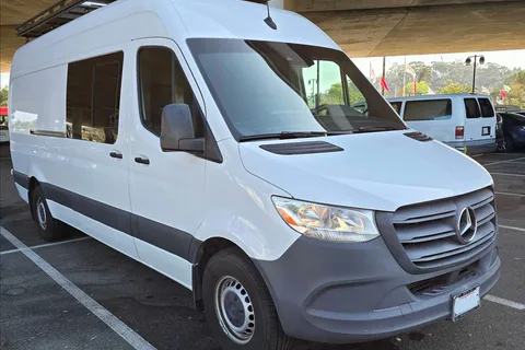 Leon's Mercedes-Benz Sprinter Class B