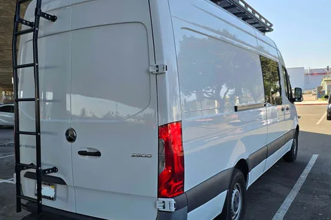 Leon's Mercedes-Benz Sprinter Class B