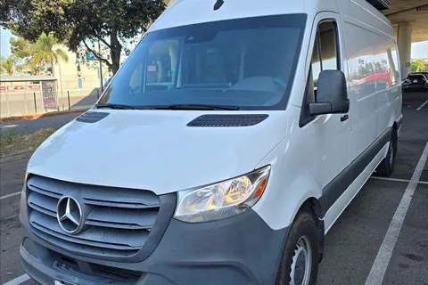 Leon's Mercedes-Benz Sprinter Class B