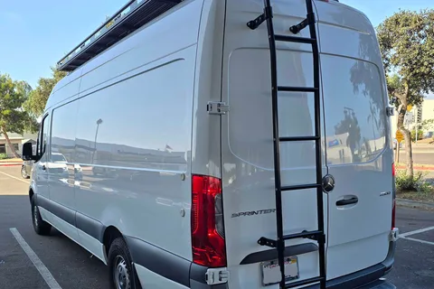 Leon's Mercedes-Benz Sprinter Class B