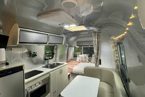 Magnolia 4 Airstream 22ft Bambi Sport **FULLY LOADED**