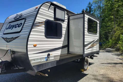 Eric & Kaitlyn's Jay Flight Baja Travel Trailer