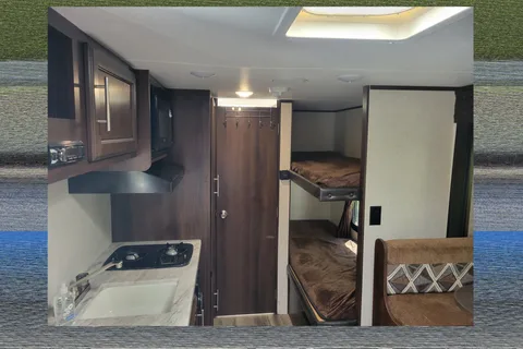 Eric & Kaitlyn's Jay Flight Baja Travel Trailer