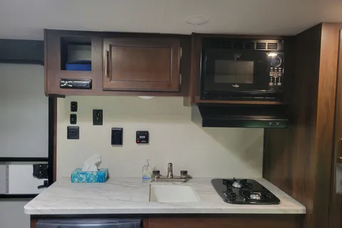 Eric & Kaitlyn's Jay Flight Baja Travel Trailer