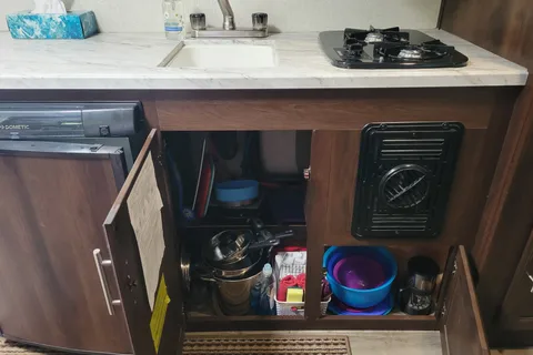 Eric & Kaitlyn's Jay Flight Baja Travel Trailer