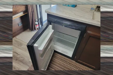 Eric & Kaitlyn's Jay Flight Baja Travel Trailer