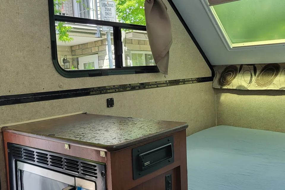 Jerry & Christine's Forest River ROCKWOOD A192HW Foldable A-Frame Hard Wall Trailer