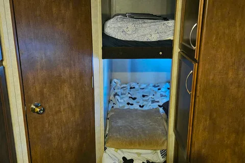 Benett's Pacific Coachworks Sea breeze Travel Trailer