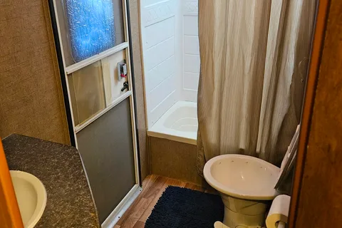 Benett's Pacific Coachworks Sea breeze Travel Trailer