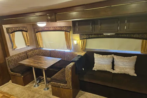 Benett's Pacific Coachworks Sea breeze Travel Trailer
