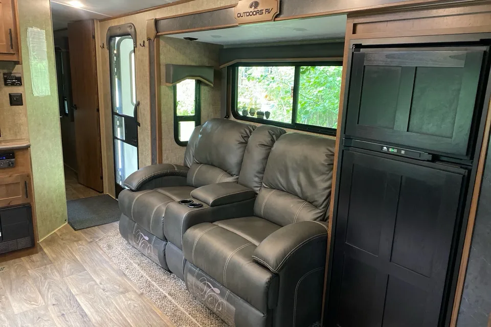 Blackstone MTN Series Travel Trailer