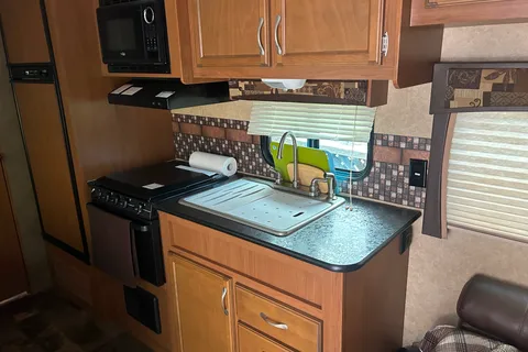Jodi and Jerry’s Starcraft Autumn Ridge 24ft Travel Trailer