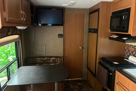 Jodi and Jerry’s Starcraft Autumn Ridge 24ft Travel Trailer