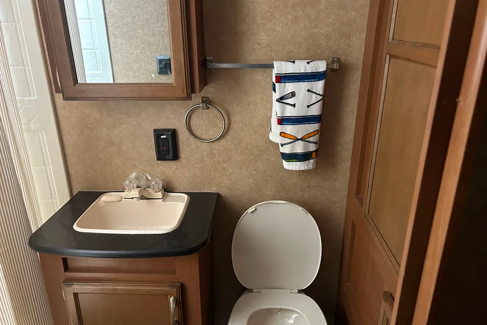 Jodi and Jerry’s Starcraft Autumn Ridge 24ft Travel Trailer
