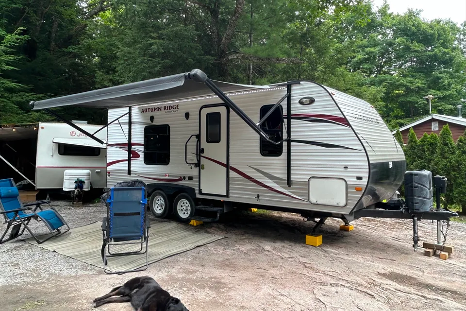 Jodi and Jerry’s Starcraft Autumn Ridge 24ft Travel Trailer